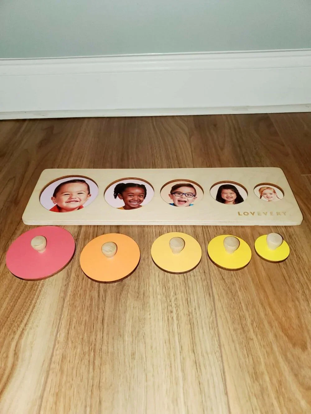 Loververy Circle of Friends Puzzle and Wooden Staking Pegboard